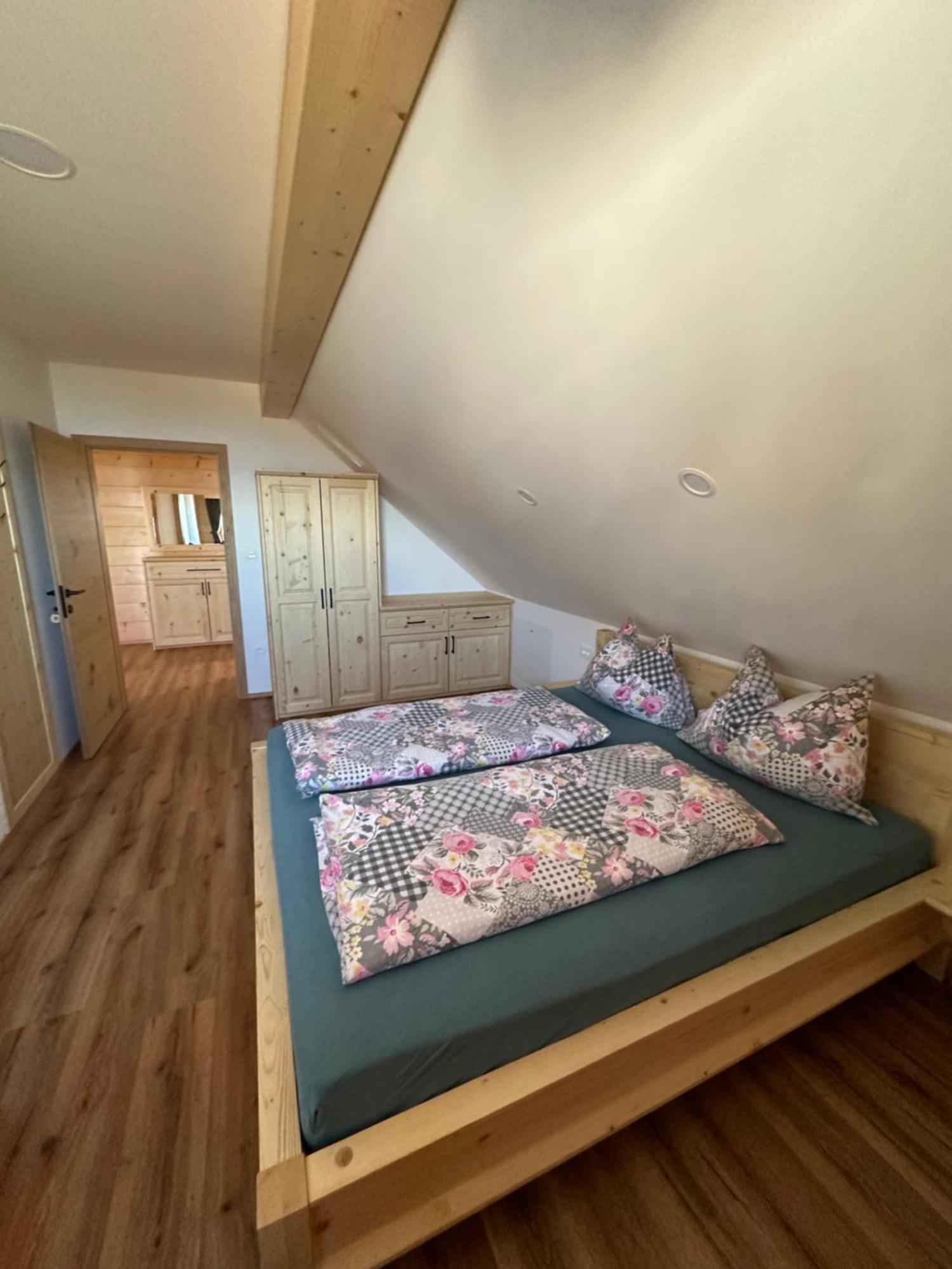 Guest House Pr Ambruzarju & Apartments Церклье-на-Гореньскем Номер фото