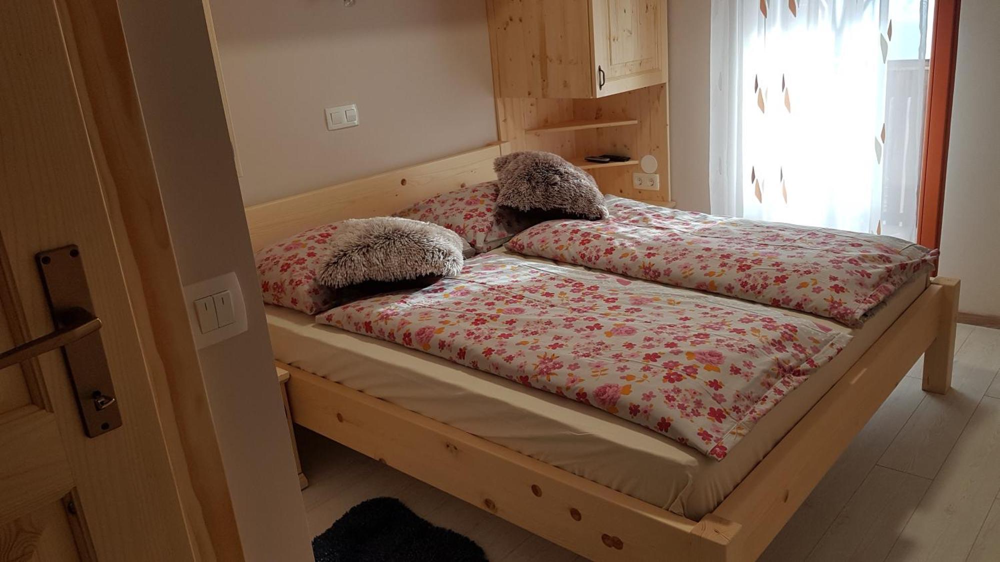 Guest House Pr Ambruzarju & Apartments Церклье-на-Гореньскем Номер фото