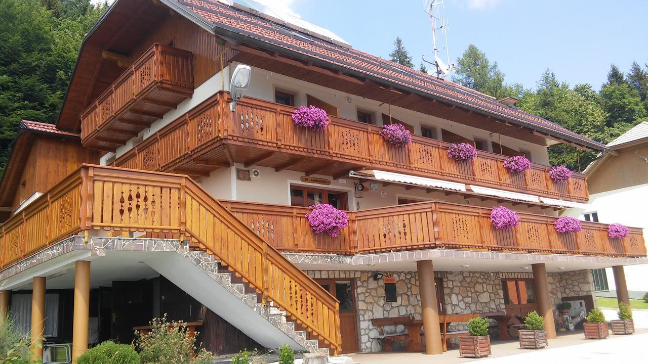 Guest House Pr Ambruzarju & Apartments Церклье-на-Гореньскем Экстерьер фото